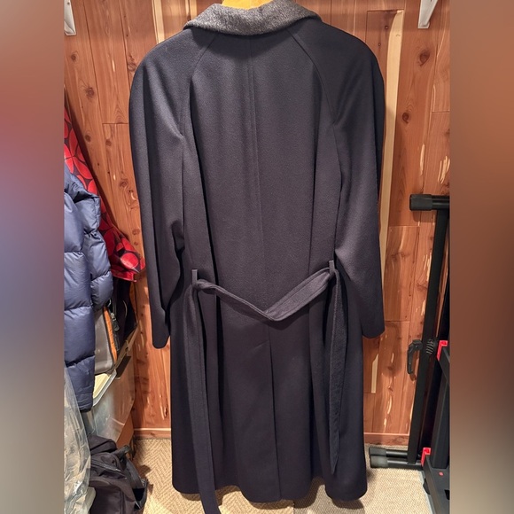 Neiman Marcus Dark Blue Wool Trench Coat with Gray Collar - Picture 5 of 8